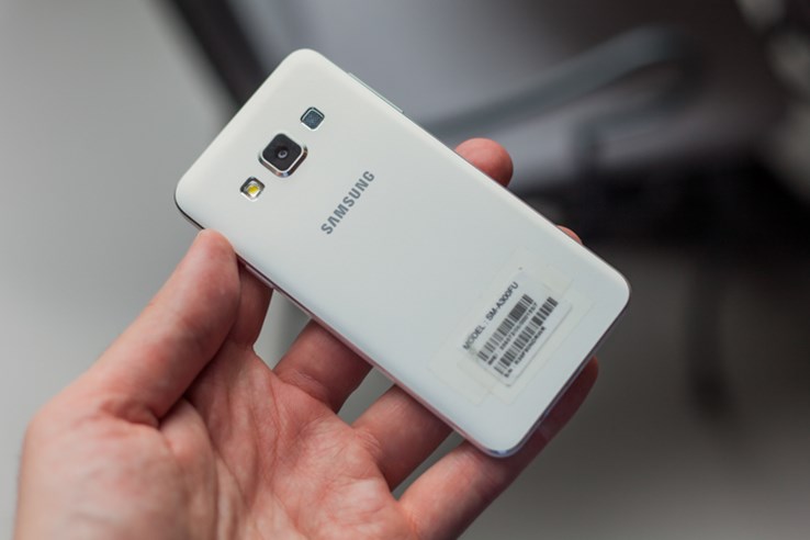 Samsung Galaxy A3 (3).jpg